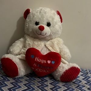 I’m selling a nice teddy bear that can be use for a living space or a bedroom